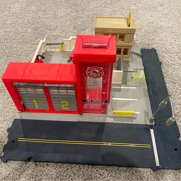 Matchbox Action Drivers Fire Station Playset - Picture 2 of 4